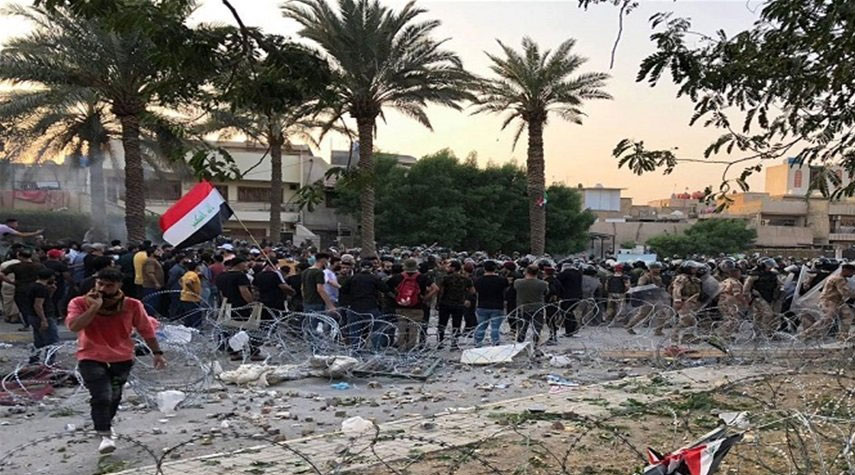 تبادل لإطلاق النار بين الأمن والمحتجين في محيط الخضراء ببغداد