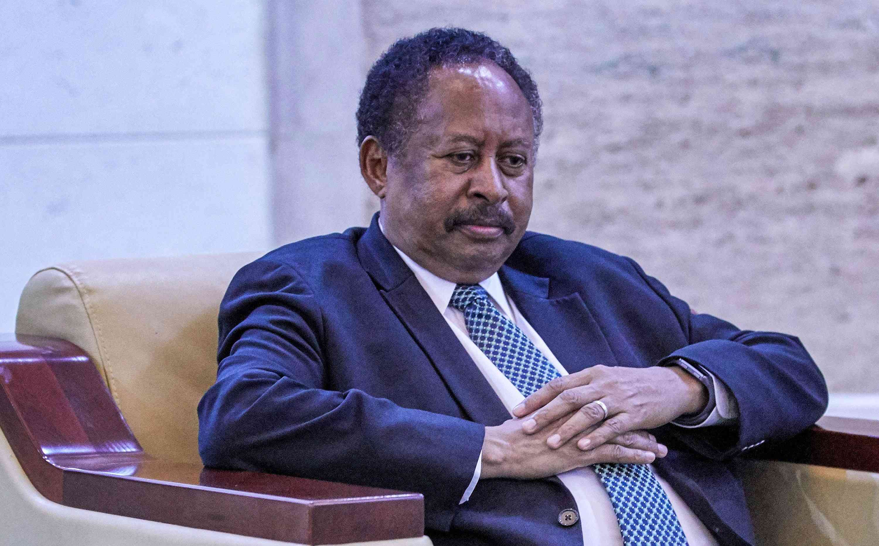السودان.. تعثر المفاوضات وتشديد القيود على حمدوك
