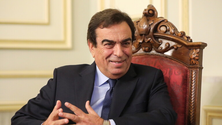 وزير الإعلام اللبناني : لست متمسكا بالوزارة عنادا