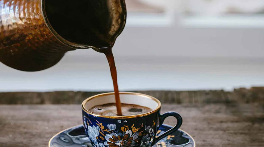 دراسة تكشف مفاجأة عن التأثير الإيجابي للشاي والقهوة