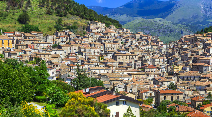 في هذه القرية الإيطالية السكان لا يدفعون فواتير الكهرباء