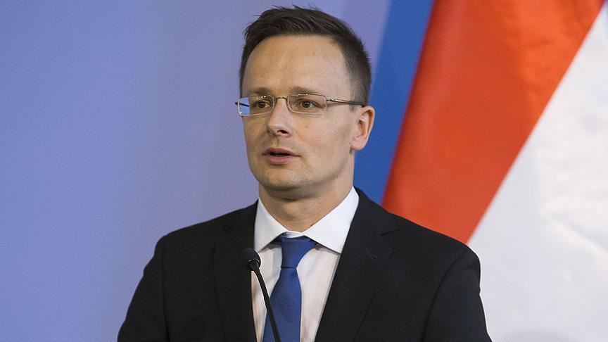 وزير الخارجية الهنغاري يتهم البلدان الغربية بالمنافقة