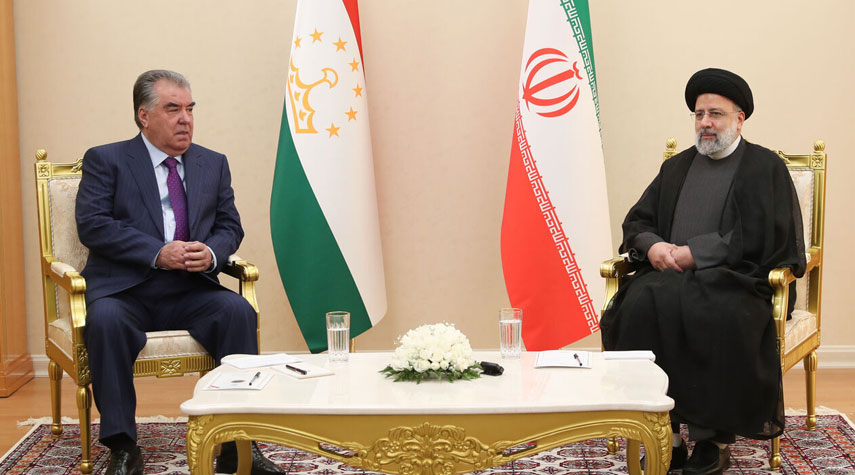 الرئيس الإيراني: سنواصل بقوة تنمية العلاقات مع طاجيكستان