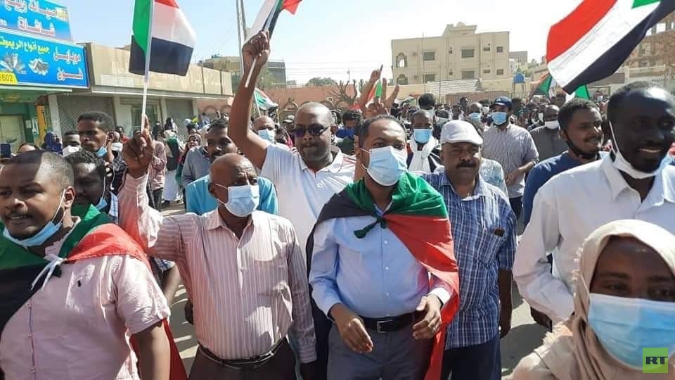 تظاهرات حاشدة في الخرطوم تتجه نحو القصر الرئاسي