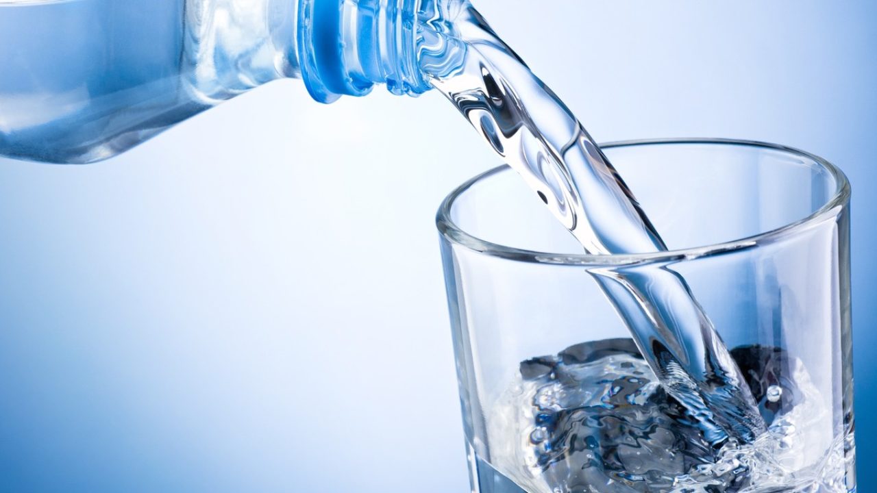 فوائد "مذهلة" لشرب الماء فور الاستيقاظ