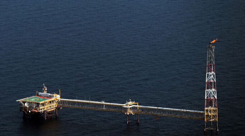 جهود المهندسين الإيرانيين لتطوير اكتشافات النفط والغاز في بحر قزوين