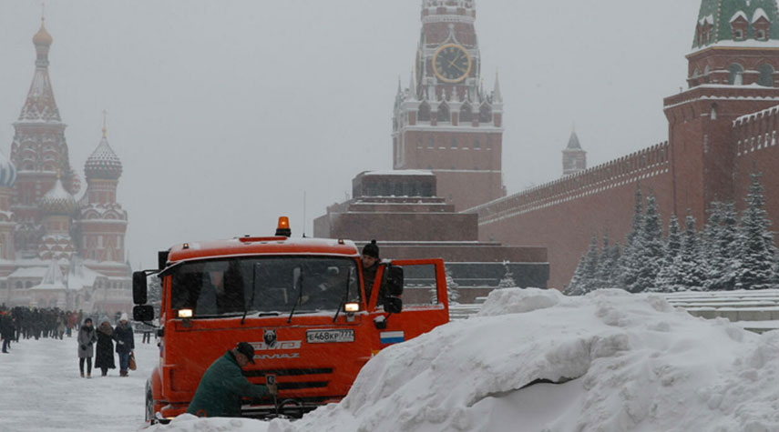 موسكو ترزح تحت أشد منخفض ثلجي منذ 72 عاماً