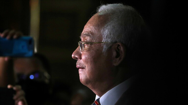 ماليزيا تؤيد حكم الإدانة بحق رئيس الوزراء السابق