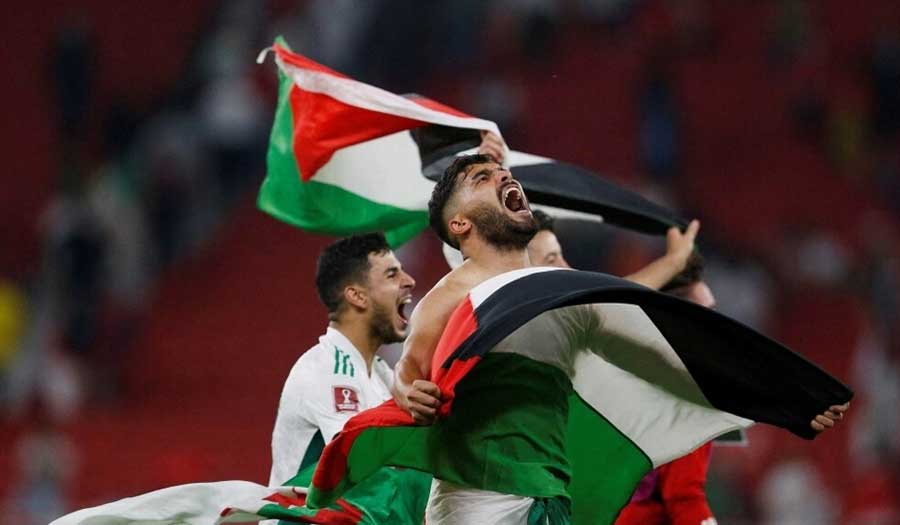 كأس العرب.. احتفاء فلسطيني برفع الجزائر علم فلسطين بعد فوزها على المغرب