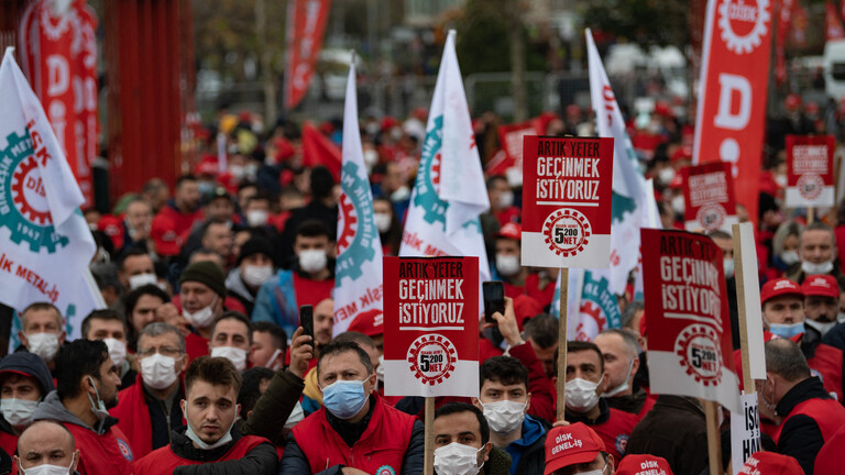تظاهرة في اسطنبول احتجاجا على سوء الأوضاع الاقتصادية