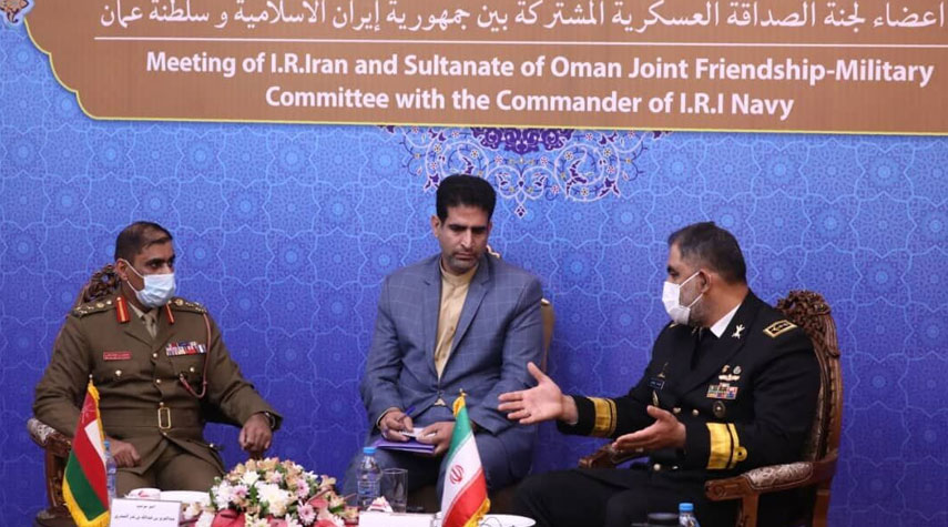 قائد البحرية الإيرانية: العلاقات الوثيقة بين الشعبين الإيراني والعماني بلغت ذروتها   