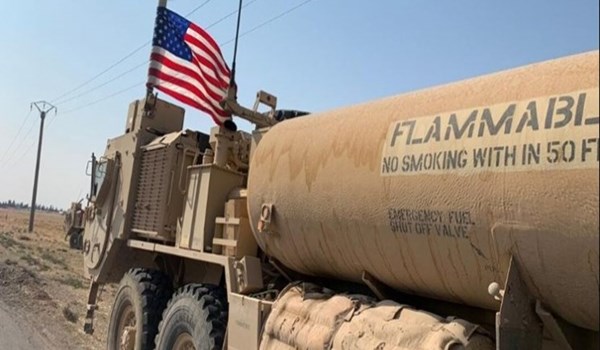 الجيش الأمريكي يخرج صهاريج من النفط المسروق من سوريا 