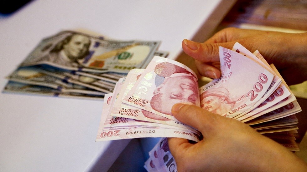 الليرة التركية تهبط لقاع غير مسبوق مقابل الدولار  