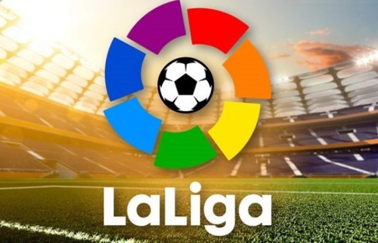 "الليغا".. مباراة قوية بين برشلونة وإشبيلية 