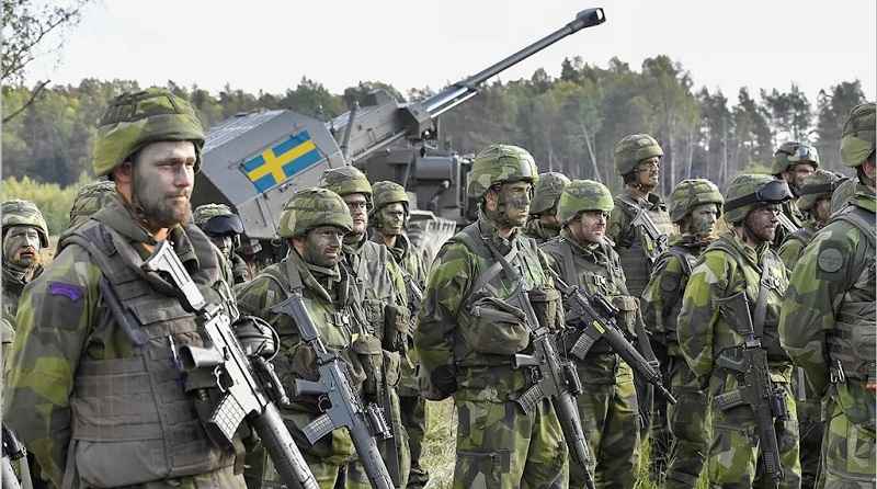 السويد تعلن تأهب قواتها بسبب الوضع في اوكرانيا