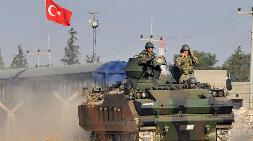 تركيا تدرب مسلحين في إدلب على المدرعات والدبابات