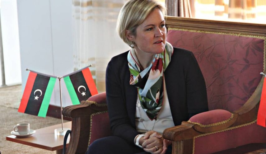 البرلمان الليبي يقرر طرد السفيرة البريطانية