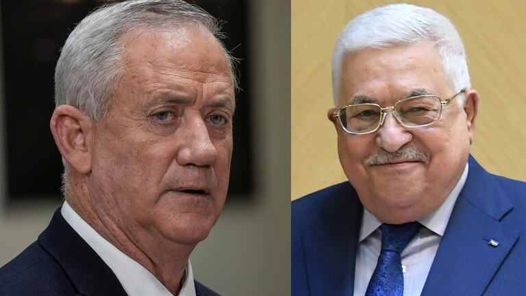 رئيس السلطة الفلسطينية يلتقي وزير الحرب الصهيوني