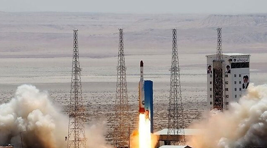 الدفاع الإيرانية: إطلاق ناقل القمر الصناعي "سيمرغ" بنجاح