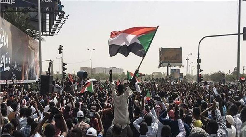 "تجمع المهنيين السودانيين" يعلن تمسكه بنقل السلطة للمدنيين
