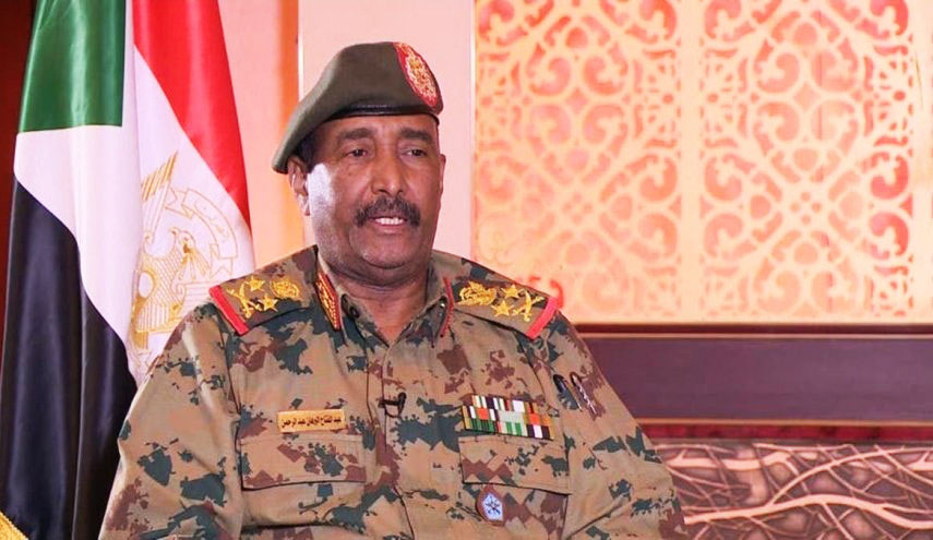 آلاف السودانيين يطالبون قائد الجيش بالتنحي