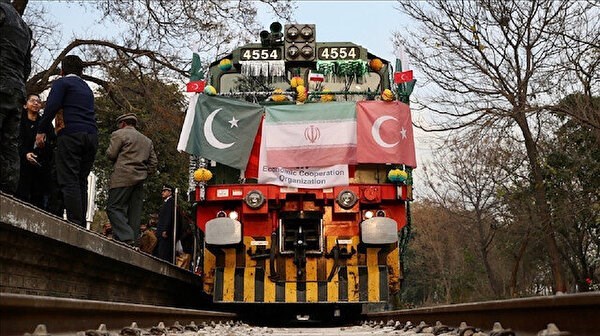 أنقرة تستقبل قطار الشحن المشترك بين باكستان وإيران وتركيا
