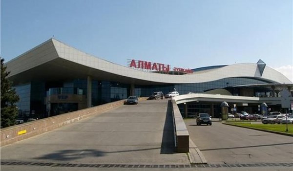 حفظ السلام الروسية مع القوات الكازاخستانية تسيطر على مطار ألما آتا