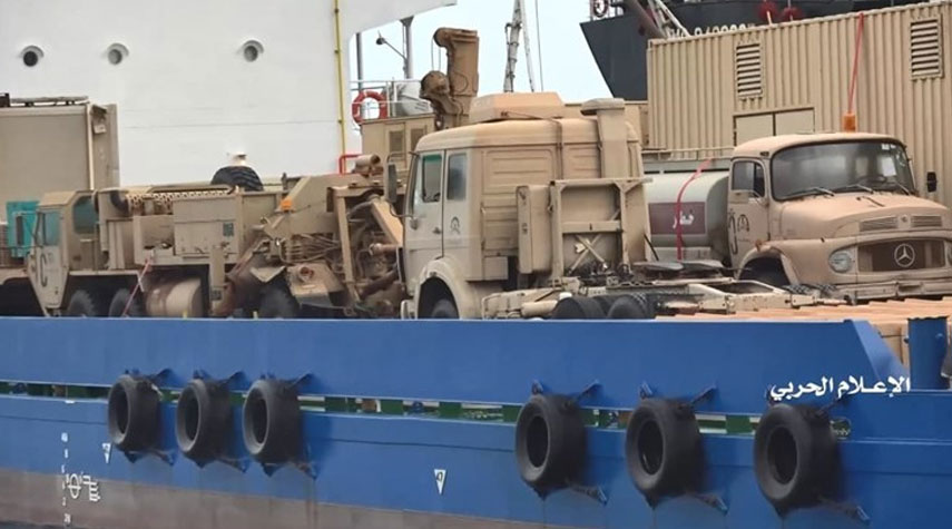 القوات اليمنية تعرض مشاهد للمعدّات العسكرية داخل السفينة الإماراتية "روابي"