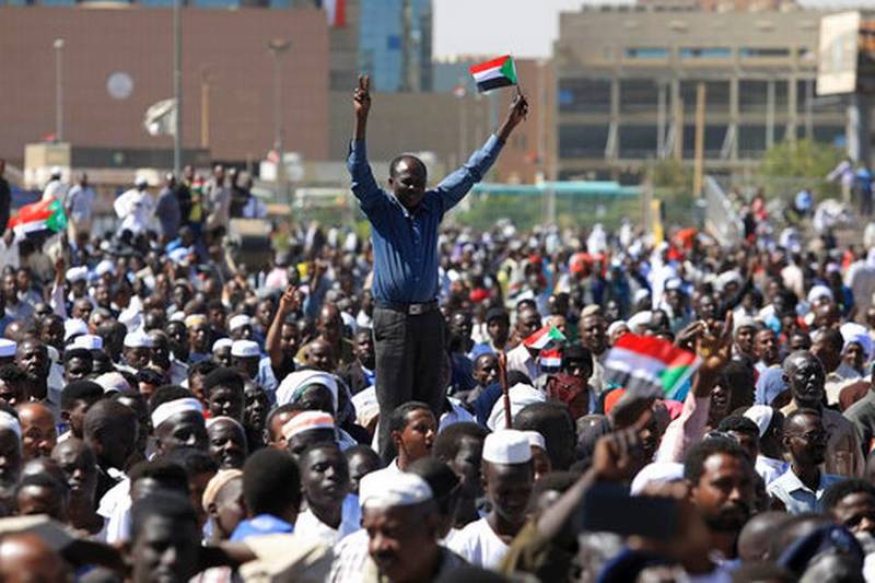 تظاهرات السودان.. النساء يستقبلن الرصاص بالزغاريد