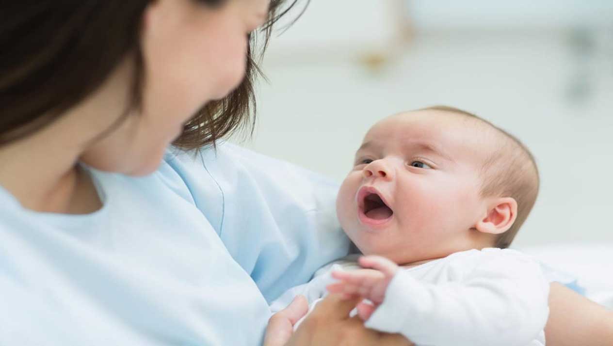 حليب الأم يمنح الرضيع مناعة ضد كورونا