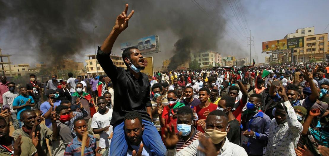 دعوات للتظاهر والتوجه نحو القصر الرئاسي في الخرطوم