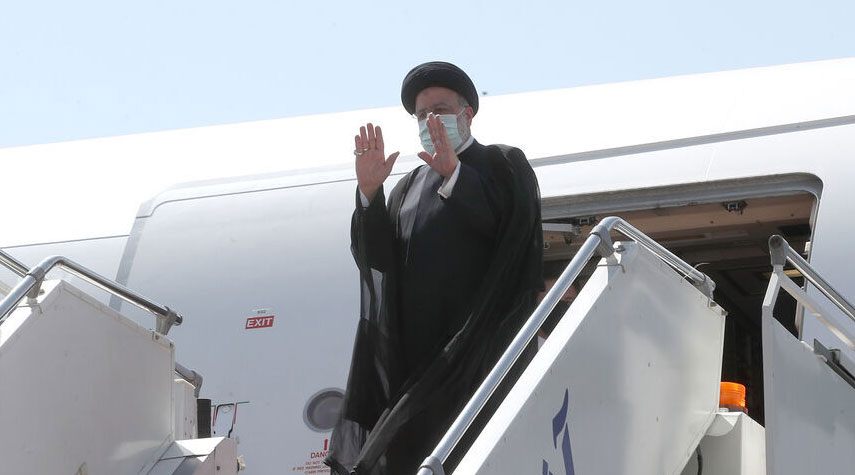 الرئيس الإيراني يغادر طهران متوجهاً إلى موسكو