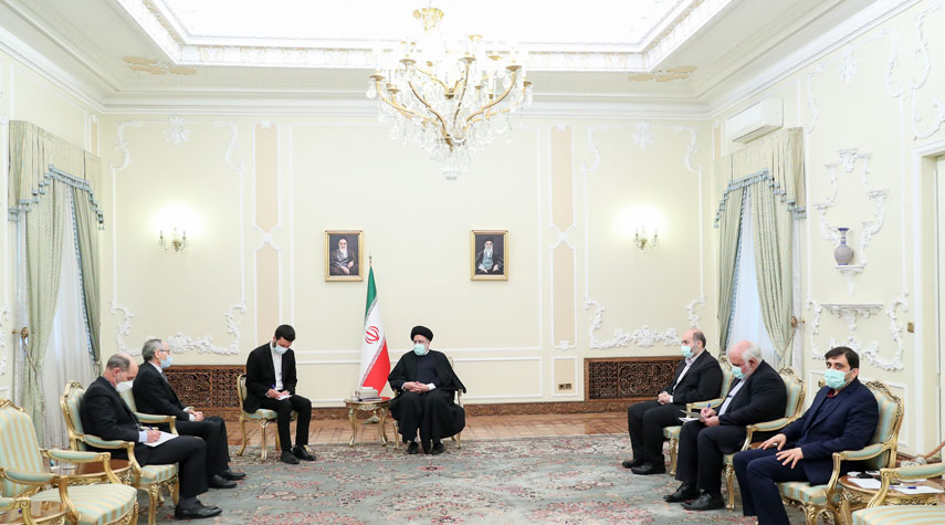 الرئيس رئيسي: طهران تولي أهمية كبيرة الى توسيع العلاقات مع الجزائر