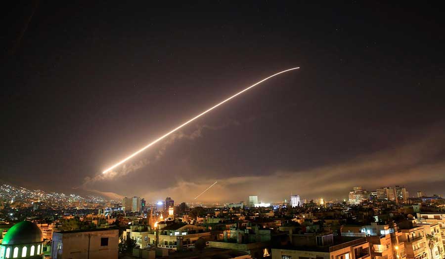 الدفاعات السورية تتصدى لغارة إسرائيلية على محيط دمشق