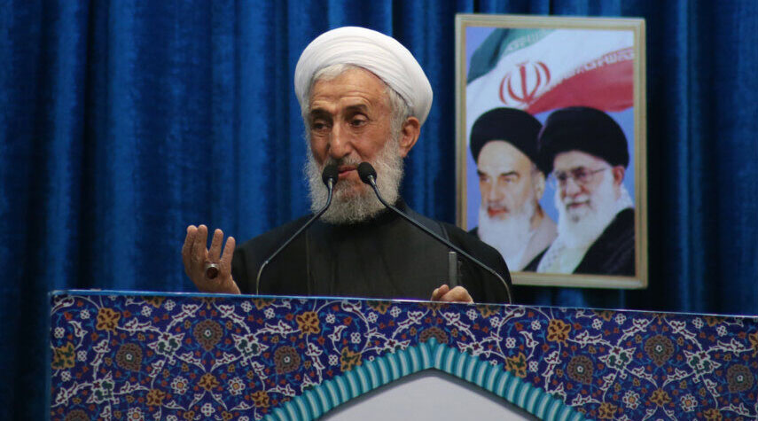 خطيب جمعة طهران: الثورة الإسلامية تميزت بخصائص تركت بصماتها في العالم