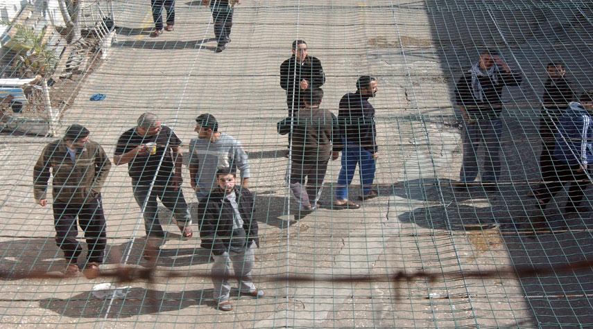 إصابة عشرات الأسرى الفلسطينيين بـ"كورونا" في سجون الاحتلال
