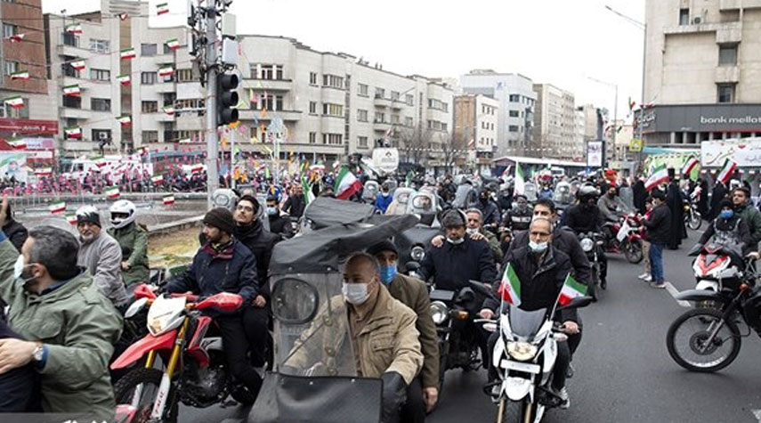 بالصور... مسيرات في طهران بذكرى انتصار الثورة الاسلامية