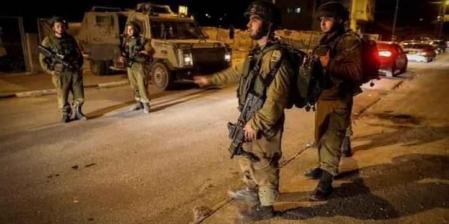 إستشهاد فلسطيني وجرح 10 آخرين خلال منعهم قوات الإحتلال من هدم منازل الاسرى