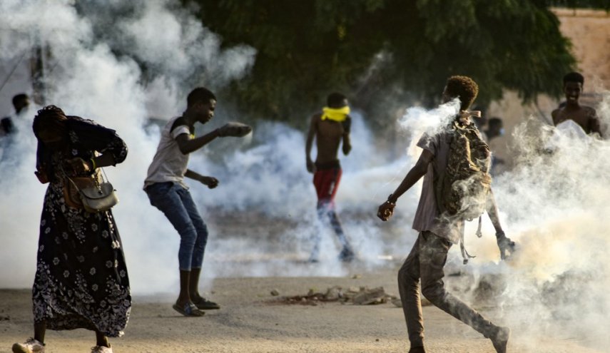الامن السوداني يطلق الغاز المسيل على المتظاهرين في الخرطوم