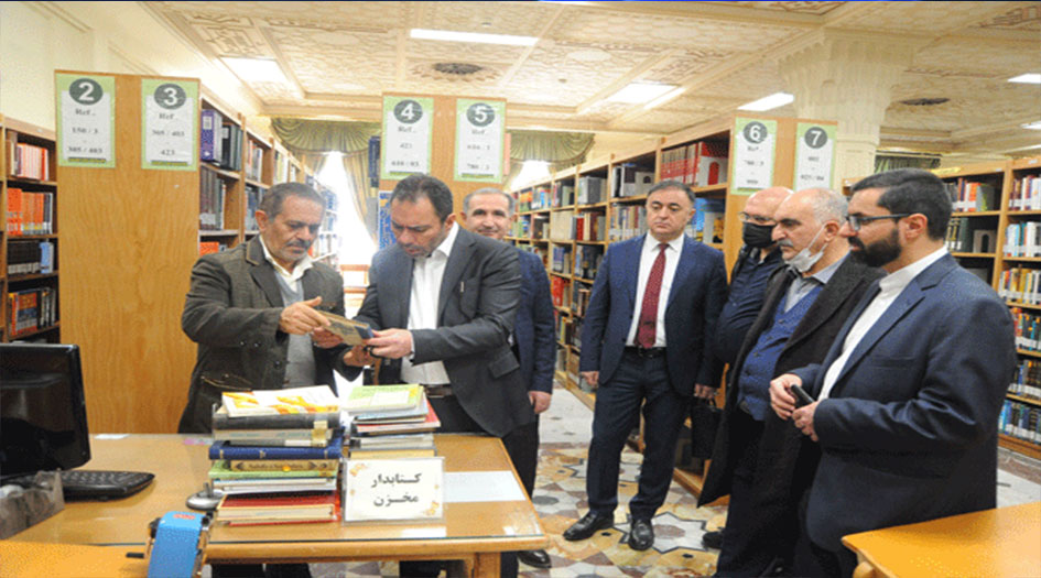 رئيس جامعة القوقاز التركية يتشرف بزيارة المكتبة الرضوية