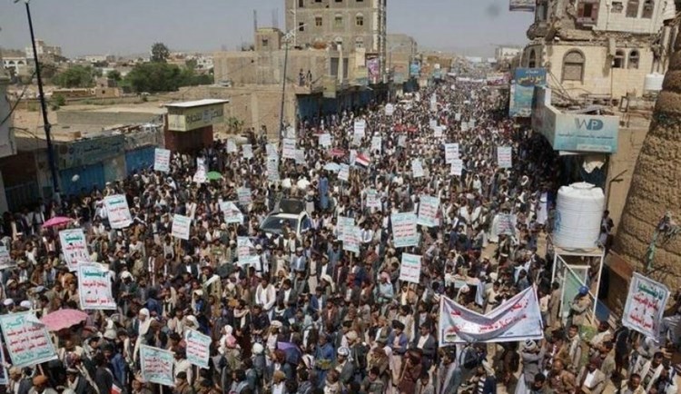 مسيرة في صعدة ضد "القرار الأمريكي" بمنع دخول المشتقات النفطية الى اليمن