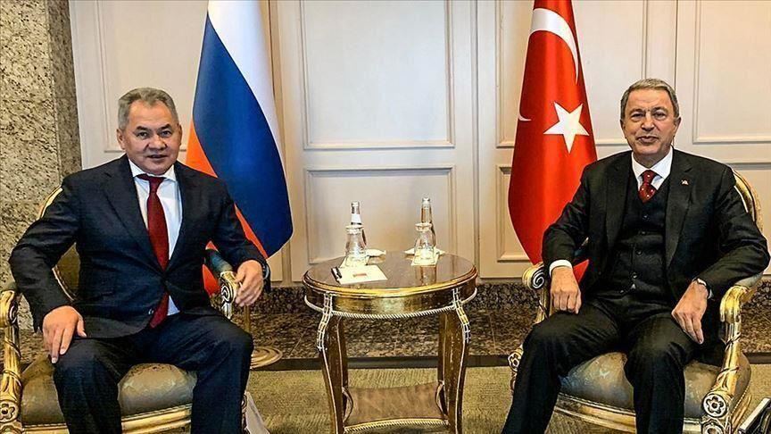 وزير الدفاع الروسي ونظيره التركي يبحثان الوضع في أوكرانيا والتعاون الثنائي