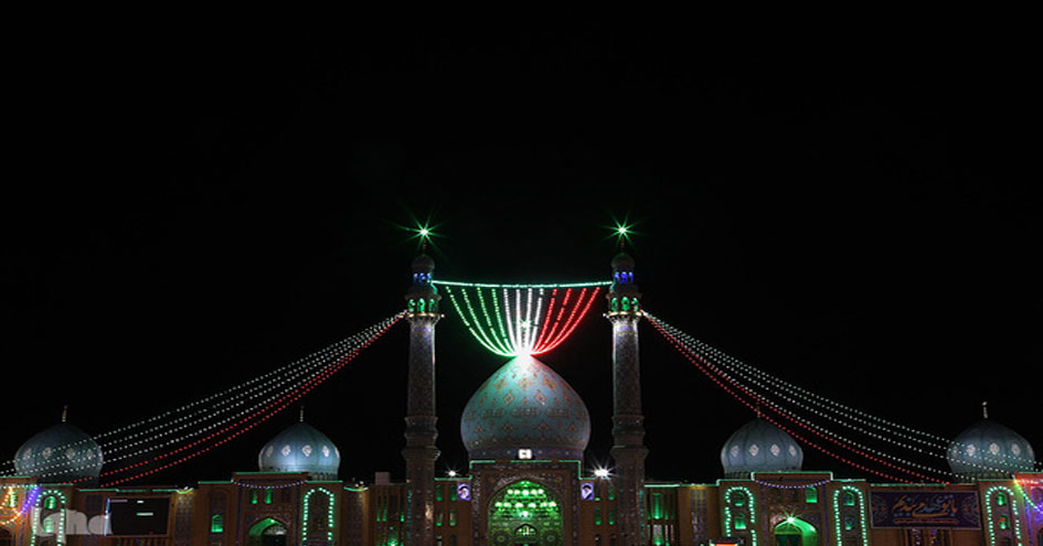بالصور.. تزيين مسجد جمكران إحتفاء بذكرى مولد الإمام المهدي (عج)