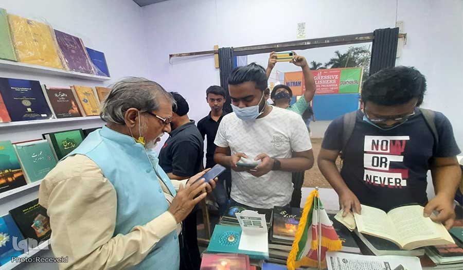 إيران تشارك معرض كلكتا للكتاب وتثري الزوار بمؤلفات إسلامية