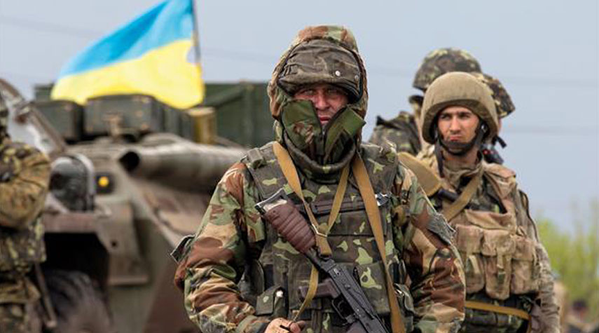 عسكري أمريكي يعترف بتدريب الجيش الأوكراني سرا