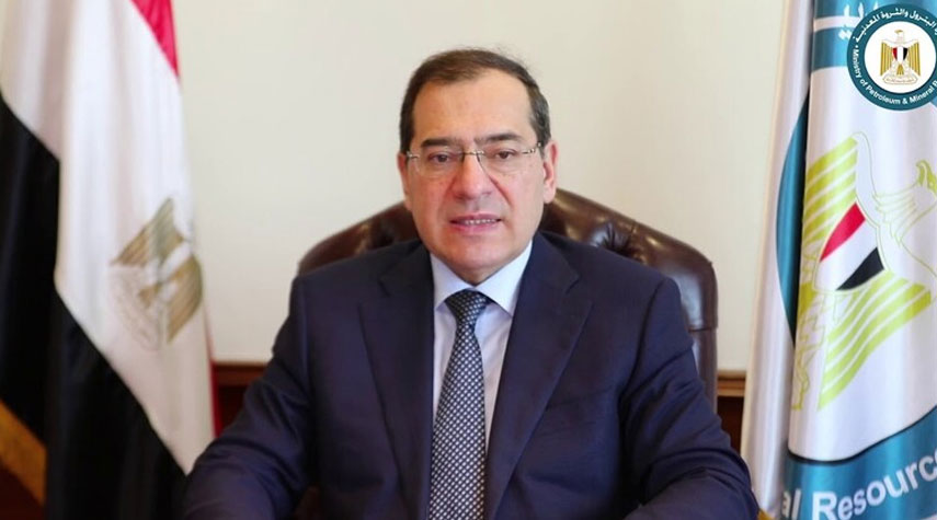 وزير البترول المصري يدعو لاتخاذ بعض القرارات بعد وصول برميل النفط لـ 100 دولار