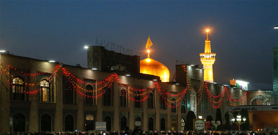 بالصور.. أجواء الحرم الرضوي ليلة حلول السنة الإيرانية الجديدة