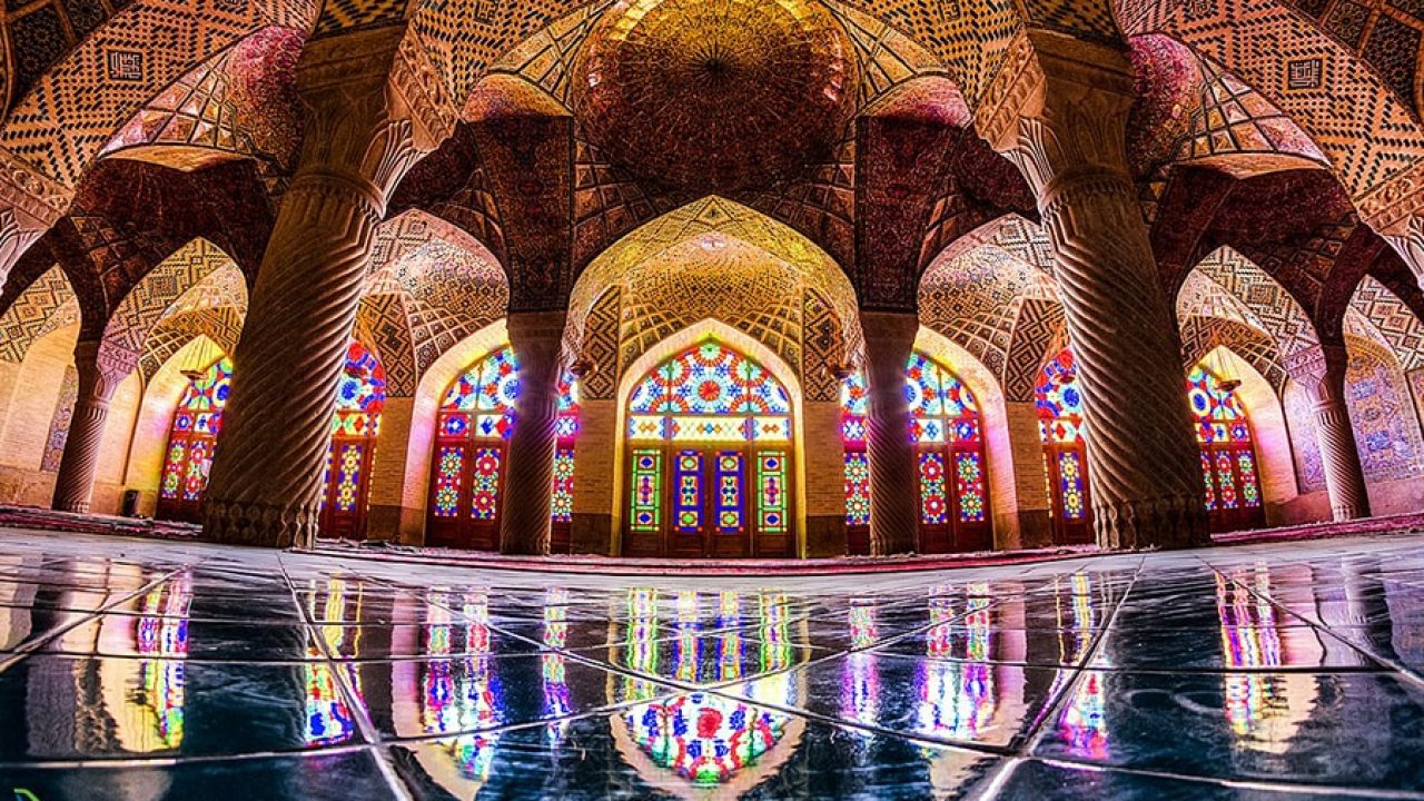 بالصور.. مسجد "وكيل" في شيراز رمز العمارة الإيرانية الأصيلة 