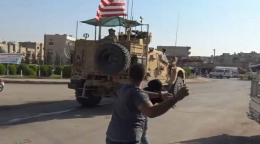 أهالي قرية سورية يطردون رتلاً للجيش الأمريكي في القامشلي
