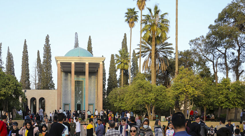 بالصور من ايران.. النوروز في الأماكن السياحية والتاريخية